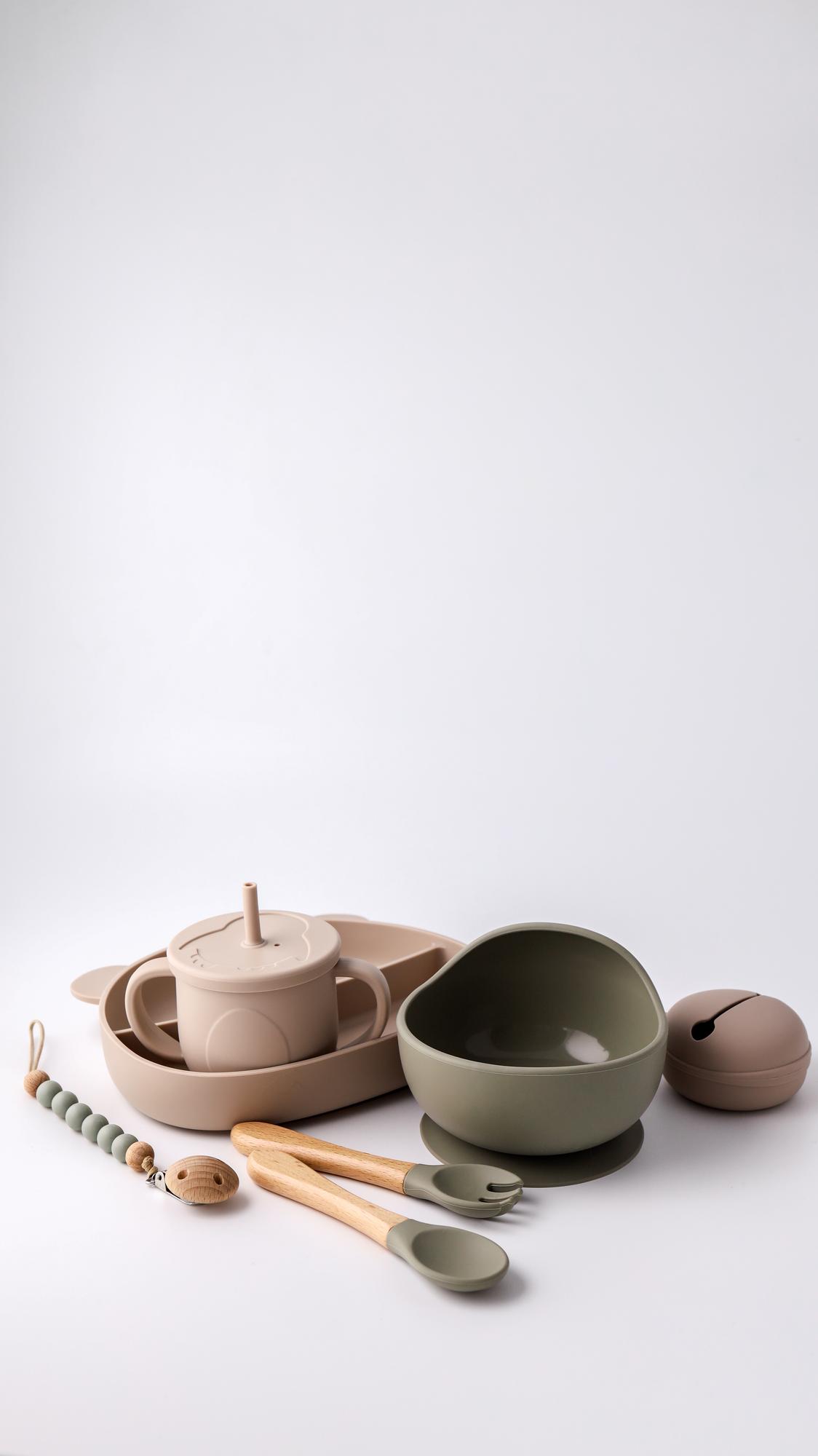 Set di utensili da cucina in luce calda